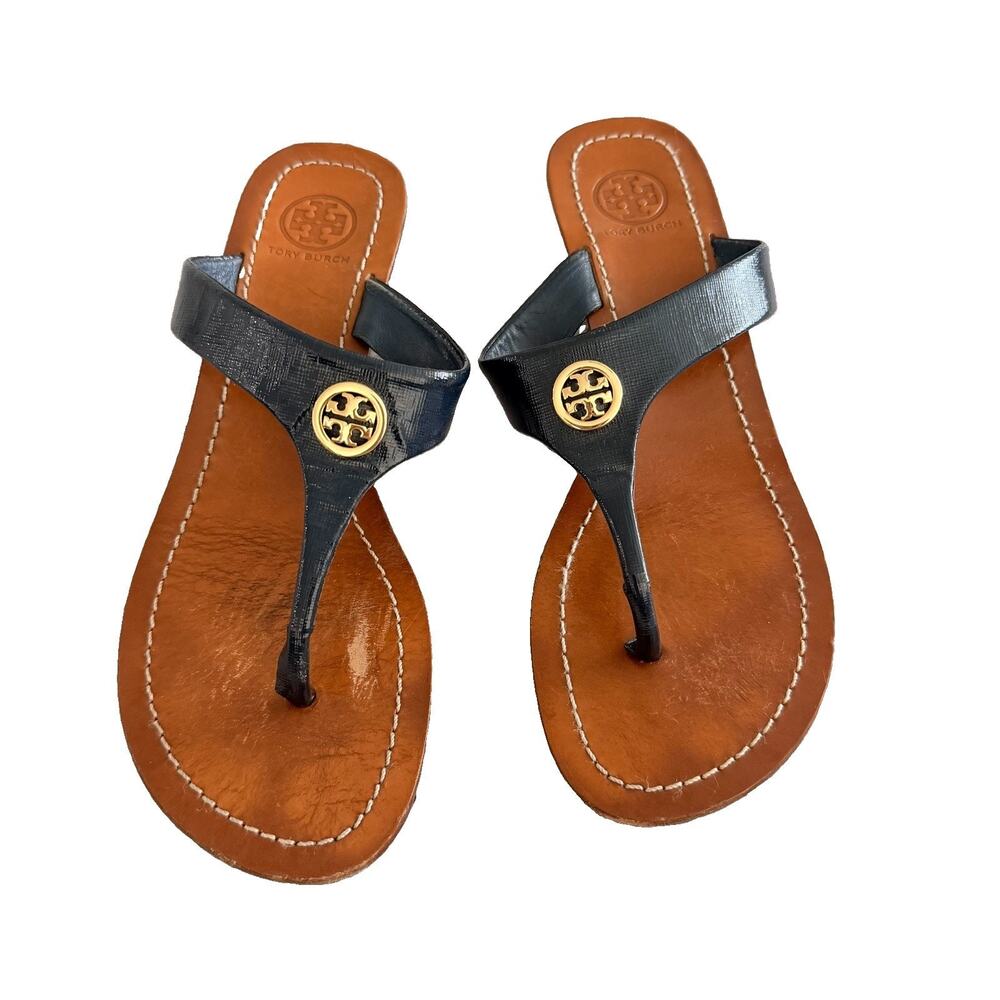 Tory Burch Cameron Sandal 7 M Wedge Thong Black Patent Leather Gold Logo Shoes